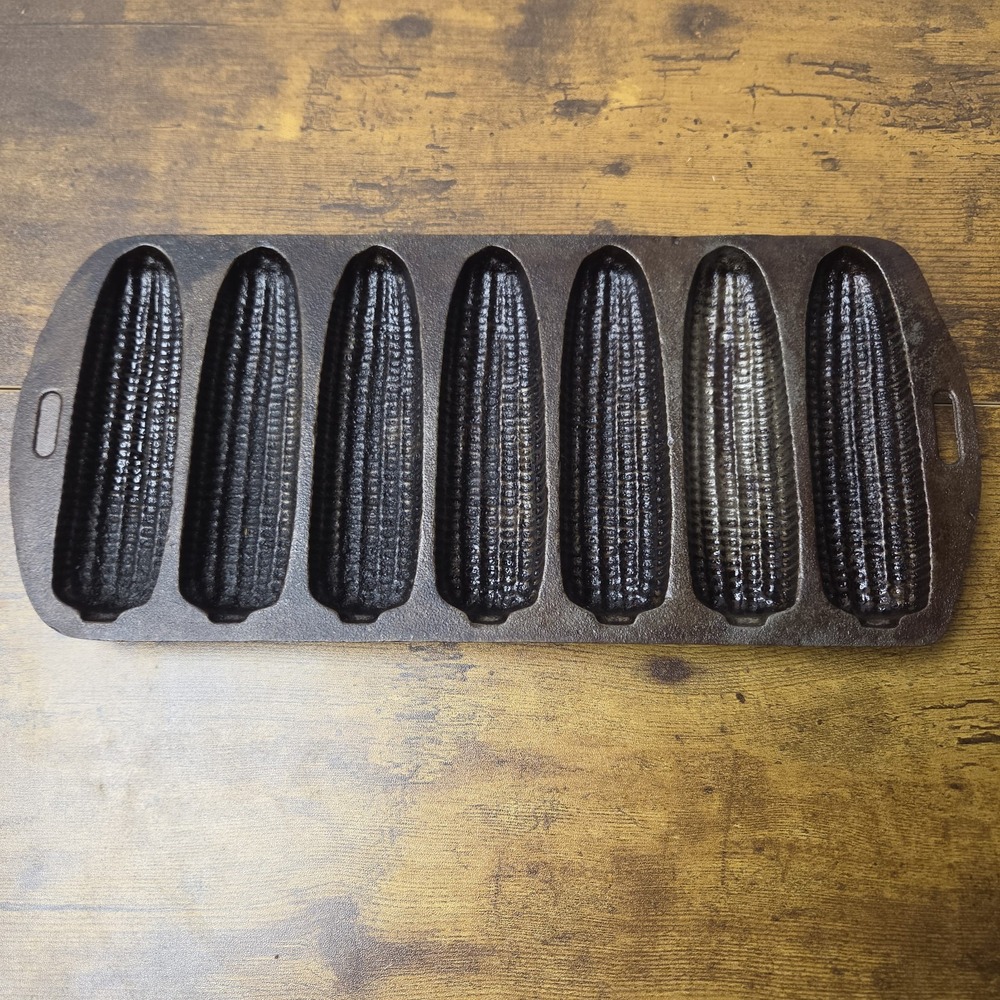 Vintage Unmarked Lodge 27 C Cast Iron Cornstick Pan 7 Mold Cornbread Stick Baker